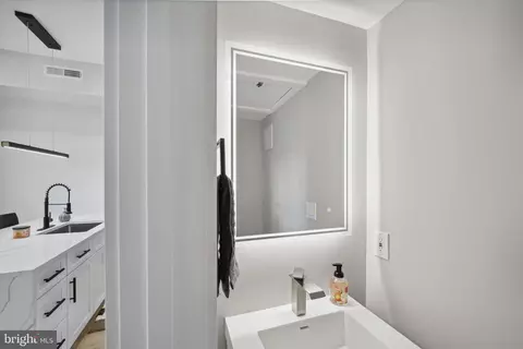 2213 M St NE #8, Washington, DC 20002 photo 8