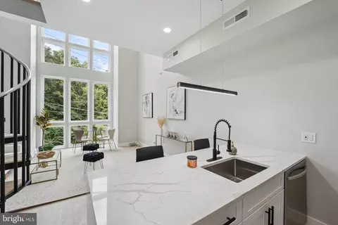2213 M St NE #8, Washington, DC 20002 photo 2