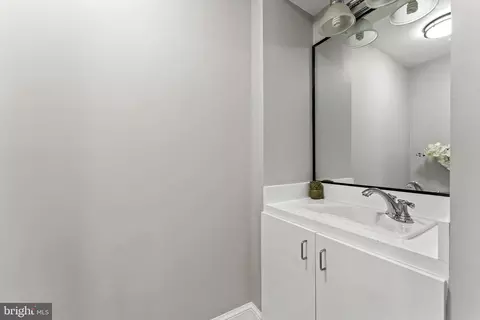 523 10th St SE, Washington, DC 20003 photo 18