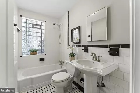 523 10th St SE, Washington, DC 20003 photo 30