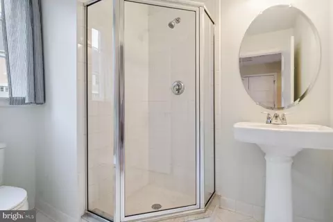 607 Lancaster St NE, Washington, DC 20017 photo 26