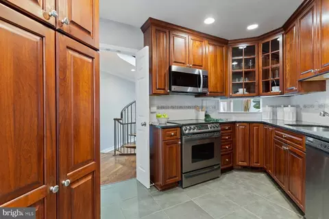 1329 Wallach Pl NW, Washington, DC 20009 photo 7