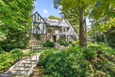 3615 49th St NW, Washington, DC 20016