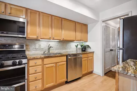 322 8th St SE, Washington, DC 20003 photo 4