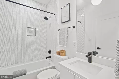 1473 Harvard St NW #2, Washington, DC 20009 photo 14