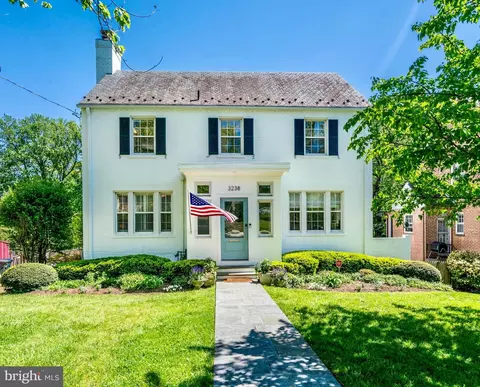 3238 Chestnut St NW, Washington, DC 20015