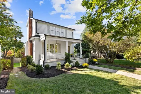4420 Fessenden St NW, Washington, DC 20016