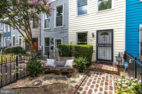 907 12th St SE, Washington, DC 20003