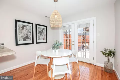 907 12th St SE, Washington, DC 20003 photo 10