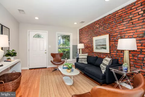 907 12th St SE, Washington, DC 20003 photo 4