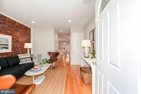 907 12th St SE, Washington, DC 20003 photo 2