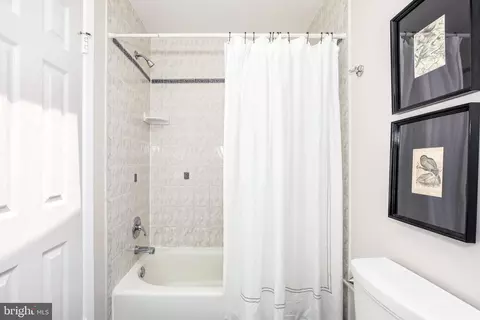 907 12th St SE, Washington, DC 20003 photo 18