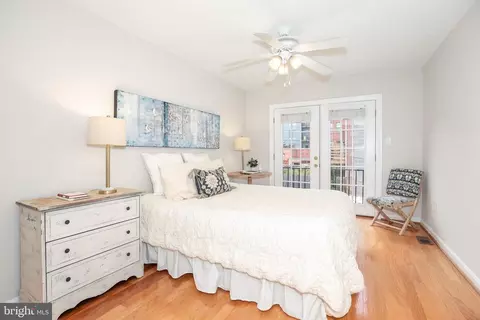 907 12th St SE, Washington, DC 20003 photo 15