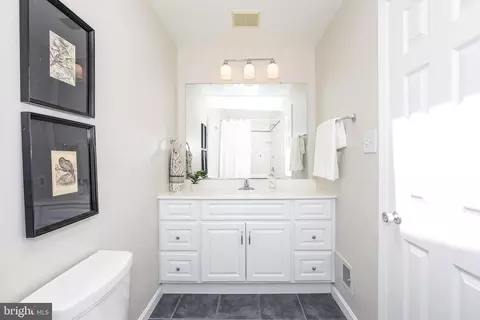 907 12th St SE, Washington, DC 20003 photo 19