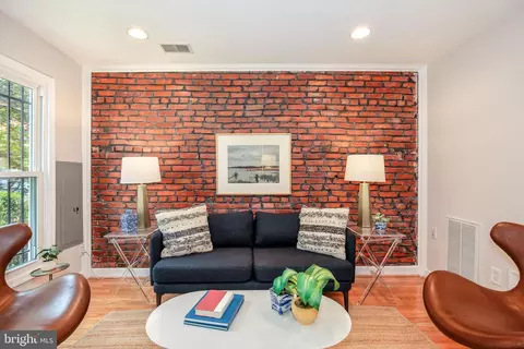 907 12th St SE, Washington, DC 20003 photo 3