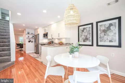 907 12th St SE, Washington, DC 20003 photo 9