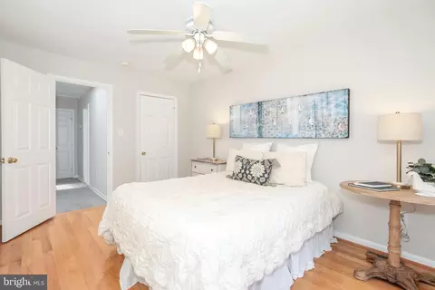 907 12th St SE, Washington, DC 20003 photo 14