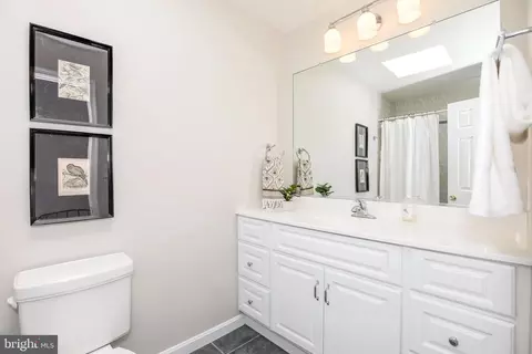 907 12th St SE, Washington, DC 20003 photo 17