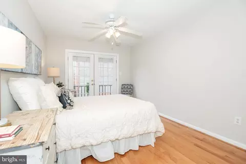 907 12th St SE, Washington, DC 20003 photo 16