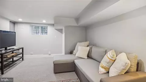 716 13th St SE, Washington, DC 20003 photo 25