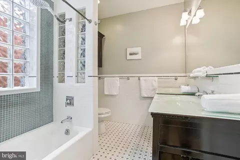 1020 C St NE, Washington, DC 20002 photo 38