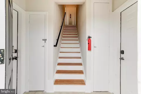 916 19th St NE, Washington, DC 20002 photo 2