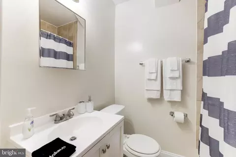 916 19th St NE, Washington, DC 20002 photo 26