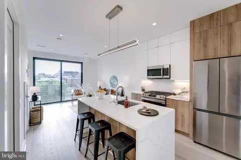3319 11th St NW #5, Washington, DC 20010