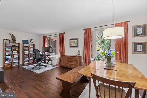 2400 41st St NW #210, Washington, DC 20007