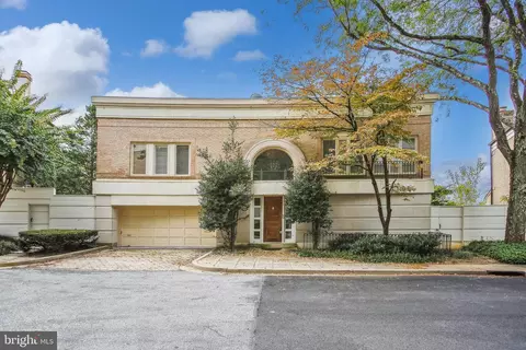 4516 Foxhall Cres NW, Washington, DC 20007