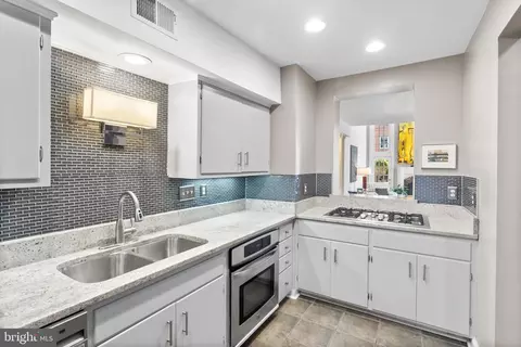 209 C St NE, Washington, DC 20002 photo 8