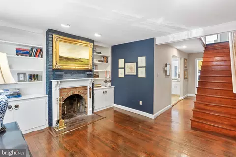 209 C St NE, Washington, DC 20002 photo 3
