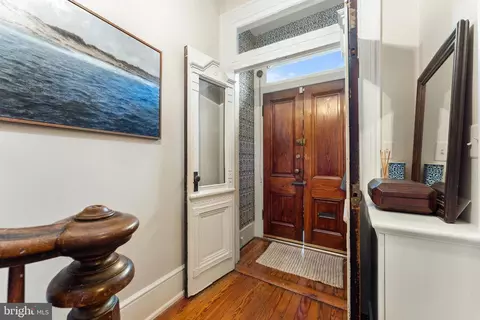 335 6th St SE, Washington, DC 20003 photo 4