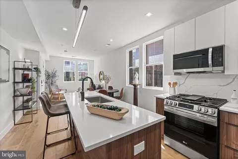 1619 Swann St NW #3, Washington, DC 20009