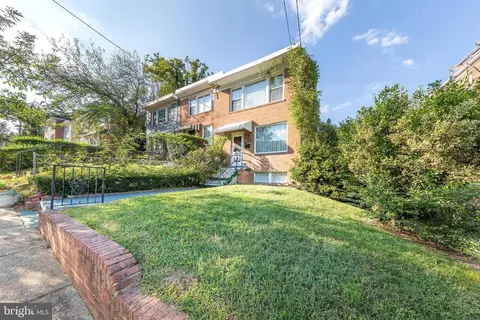 4032 Ely Pl SE, Washington, DC 20019
