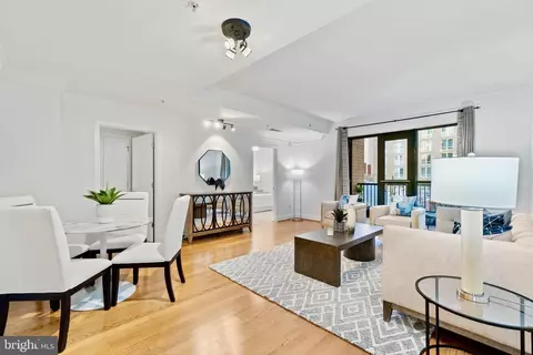 910 M St NW #329, Washington, DC 20001