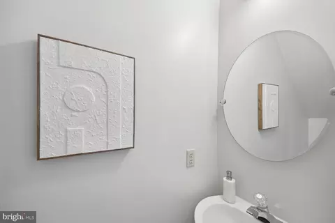 1327 Emerald St NE, Washington, DC 20002 photo 10