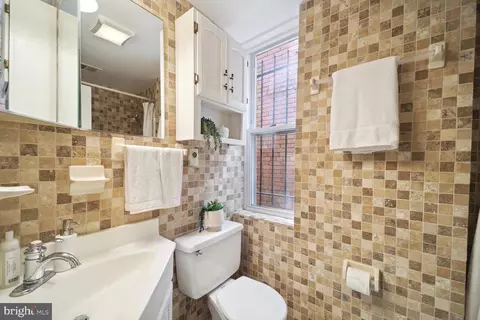 1327 Emerald St NE, Washington, DC 20002 photo 17