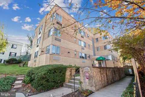 1029 Perry St NE #302, Washington, DC 20017