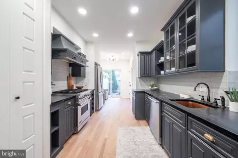 1121 C St NE, Washington, DC 20002 photo 11