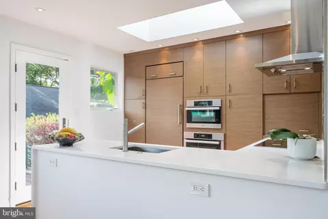 1611 45th St NW, Washington, DC 20007 photo 9
