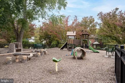 1611 45th St NW, Washington, DC 20007 photo 36