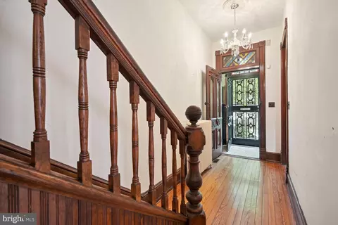 319 9th St SE, Washington, DC 20003 photo 4