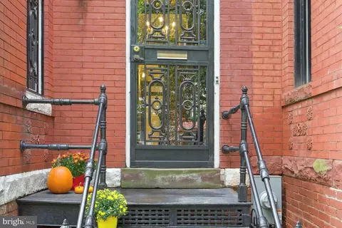 319 9th St SE, Washington, DC 20003 photo 2