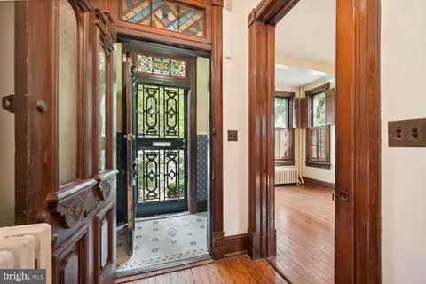 319 9th St SE, Washington, DC 20003 photo 3