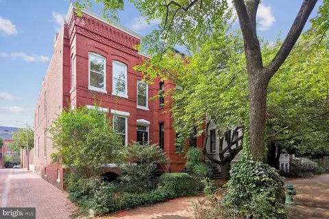319 9th St SE, Washington, DC 20003