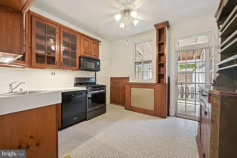 319 9th St SE, Washington, DC 20003 photo 16