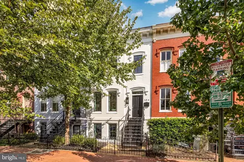 104 4th St SE, Washington, DC 20003