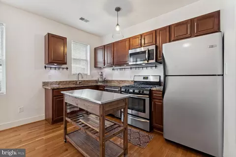 2 17th St SE #104, Washington, DC 20003 photo 3