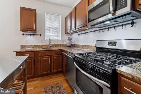 2 17th St SE #104, Washington, DC 20003 photo 4